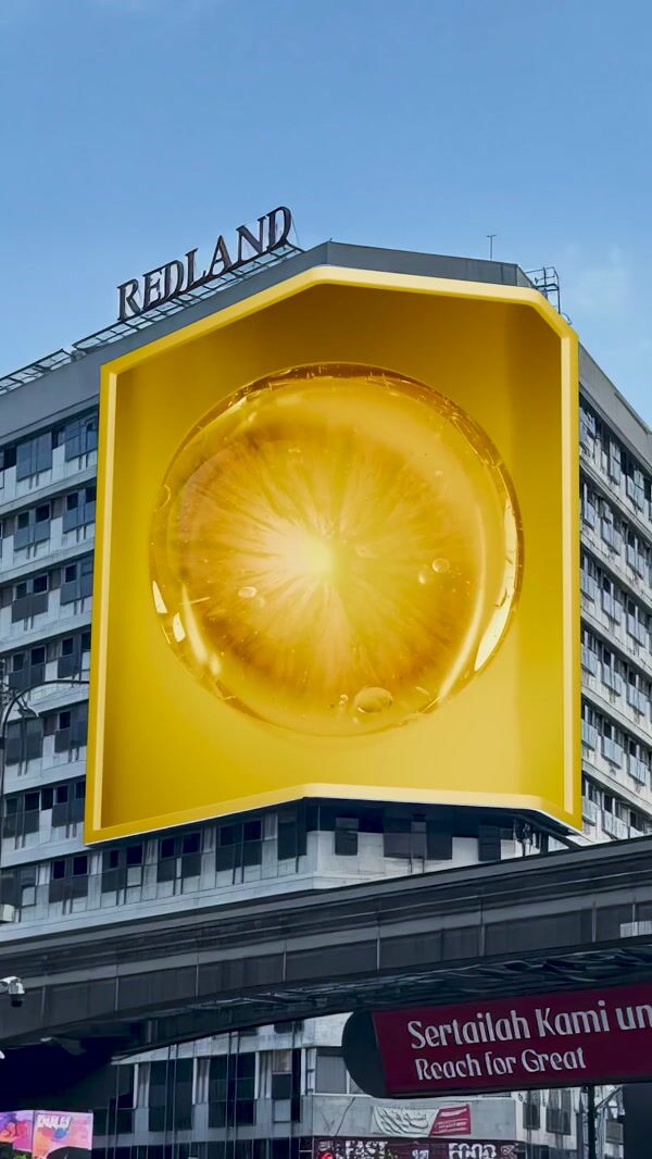 Garnier Vitamin C Dry Touch Cream 3D Billboard