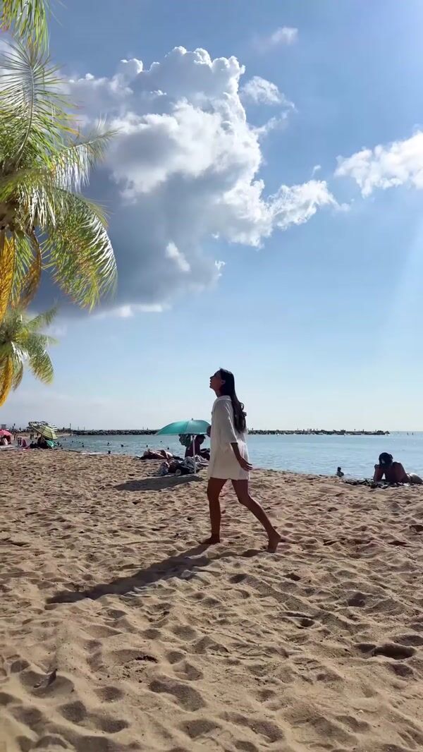 OGX Coconut Reveals Oil Bottle on Beach