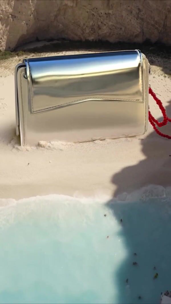 Fennec Card Case Installation on the Beach
