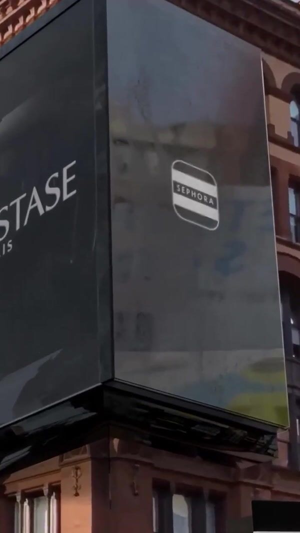 Kérastase Bottles Falling From Billboard Into Sephora Bag