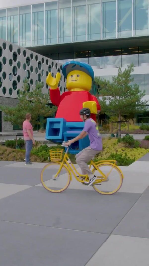 LEGO Minifigure Installation Changes Size