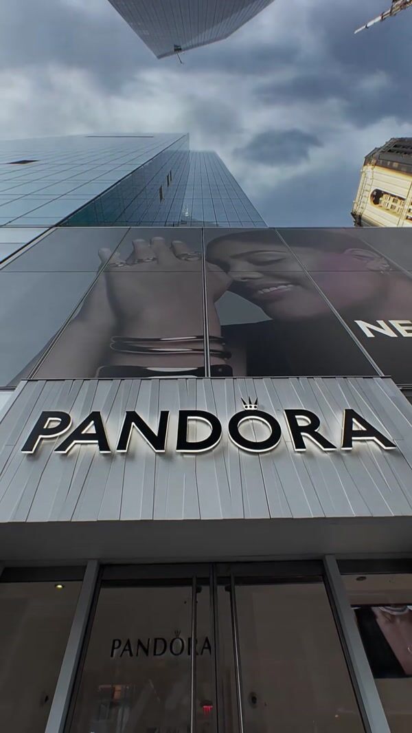Pandora Pandora Pendant Drifts Outside Eerie Store