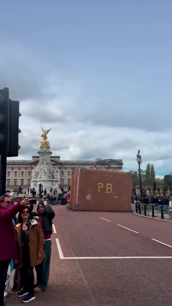 Paddington Giant Suitcase Appears at Buckingham Palace