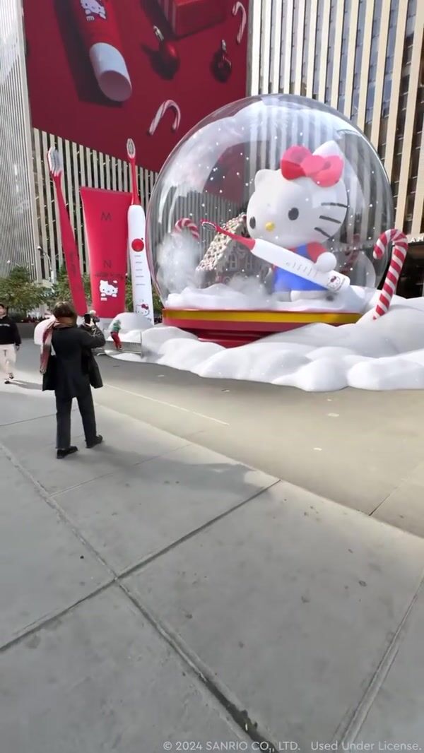 Moon Hello Kitty Brushing Snow Globe