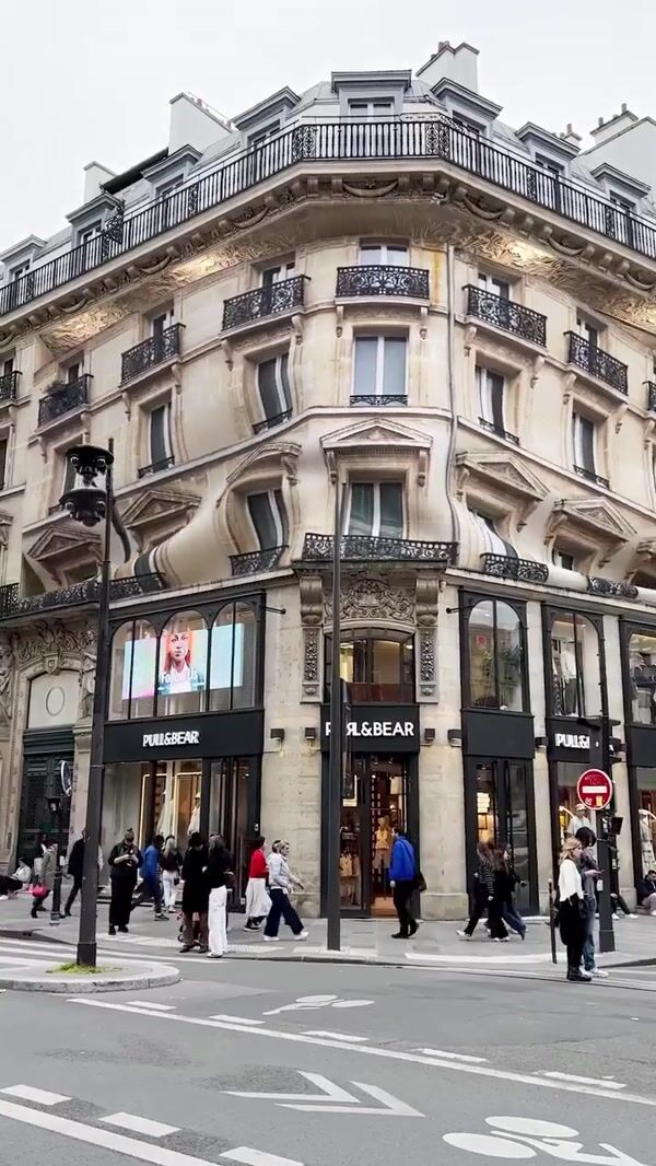 Pull&Bear Blue Man Facade Display in Paris