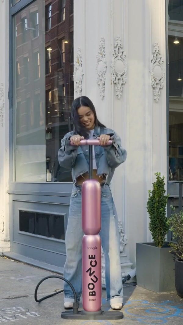 Benefit Cosmetics Girl Pumping Up Lashes on Building