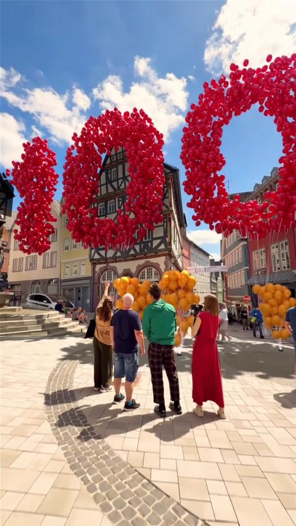 Xiaomi Red Balloons Form "100"